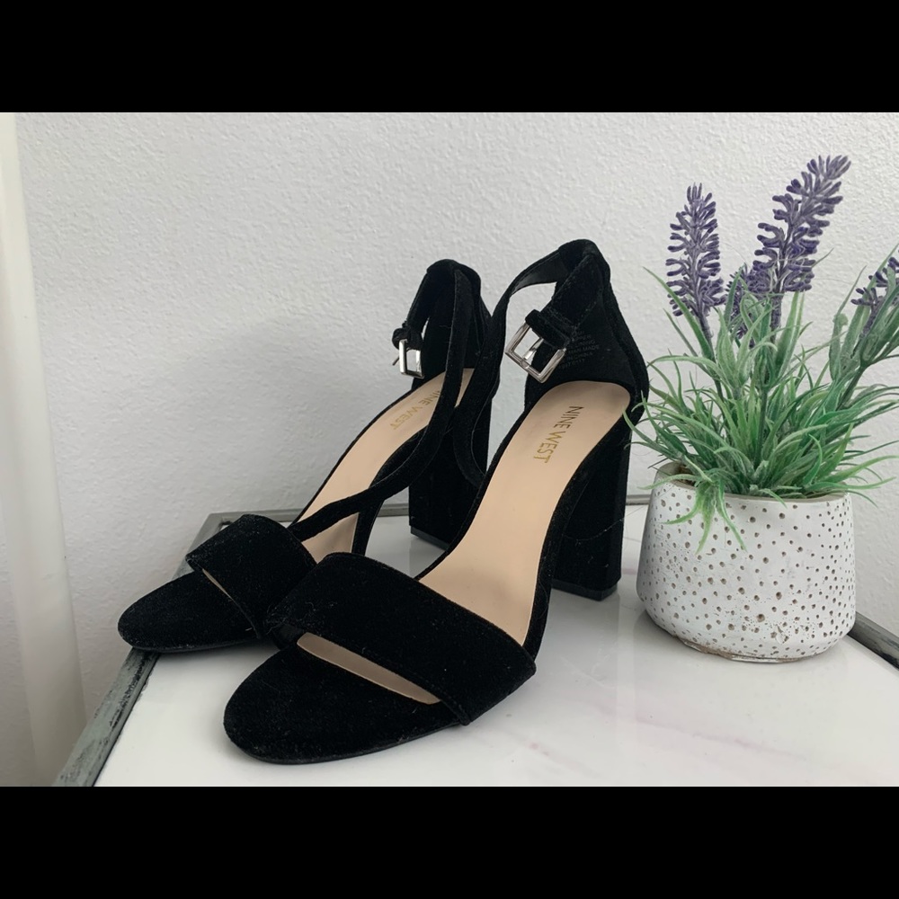 New without tags Nine West heels